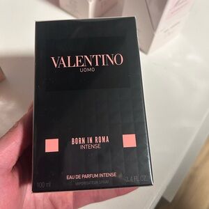 Valentino Uomo Born in Roma Intense Eau de Parfum - Black and Pink